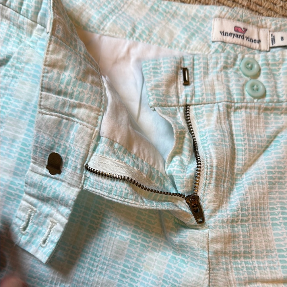 Vineyard Vines Women's size 8 aqua and white whale Pastel 3" inseam Shorts - Picture 3 of 4